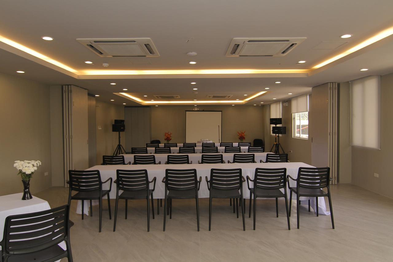 Cebu Hotel Plus Exterior foto